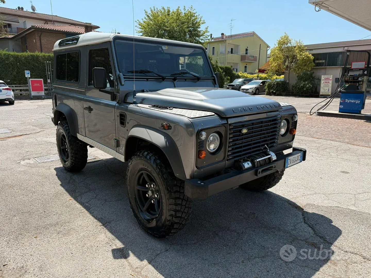 Land Rover Defender 2008 photo 2