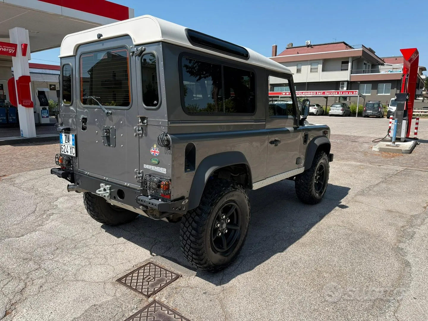 Land Rover Defender 2008 photo 3