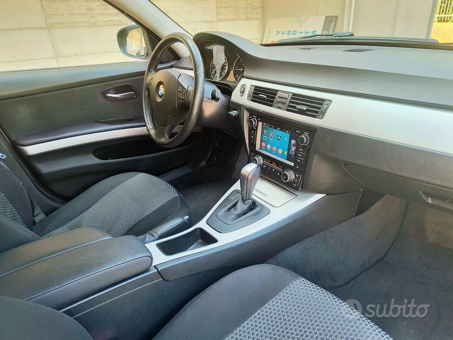 BMW 3 Series 2010 photo 2