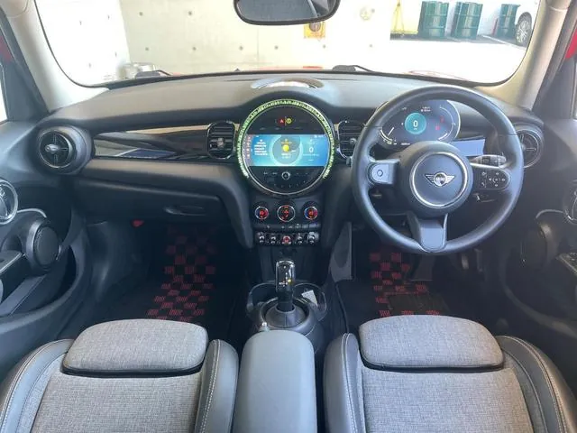 Mini Cooper D 2022 photo 2