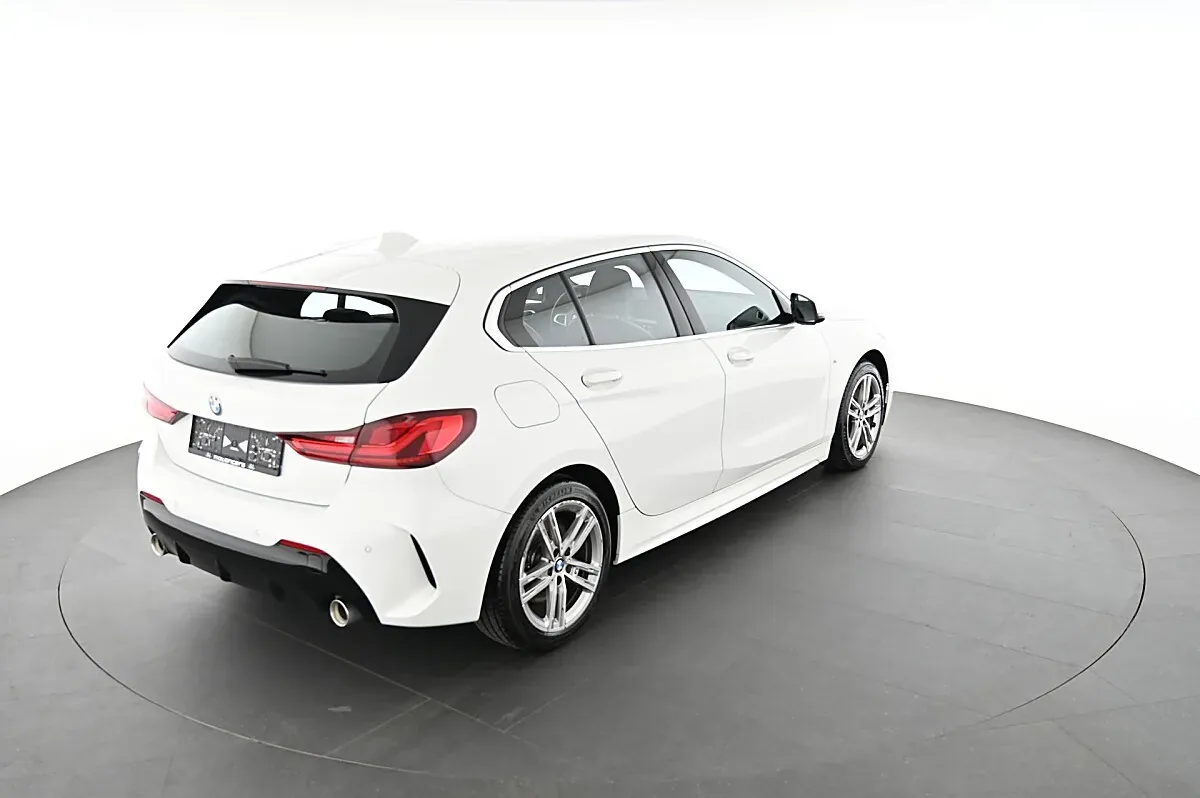 BMW 1 Series 2021 photo 2
