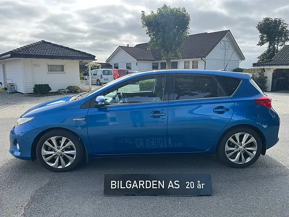 Toyota Auris 2013 photo 2