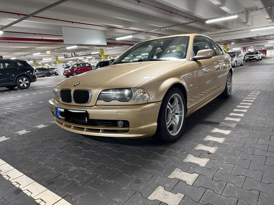 BMW 323I