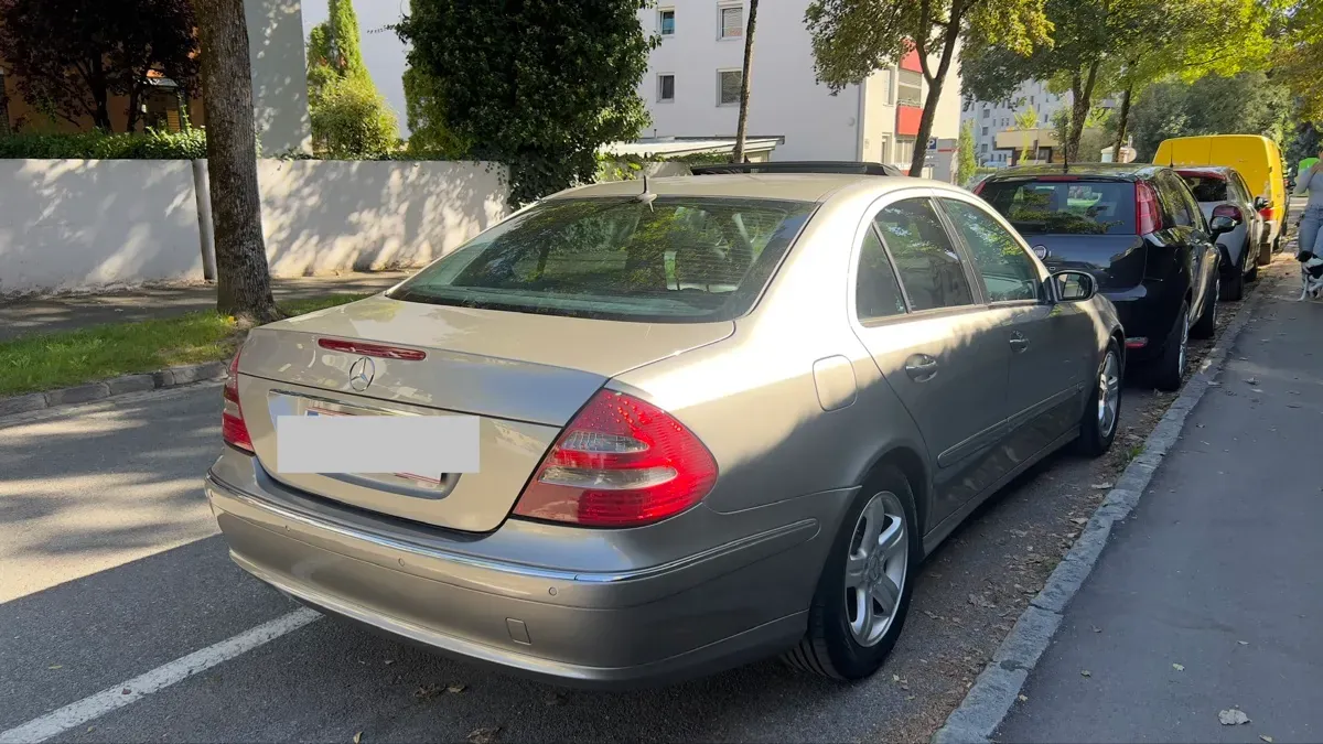 Mercedes-Benz E-Class 2004 photo 3