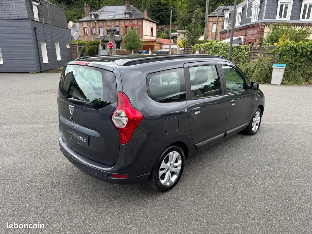 Dacia Lodgy 2012 photo 2