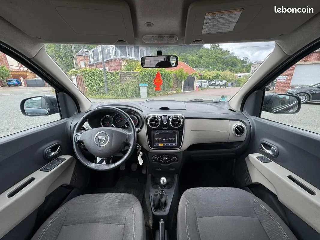 Dacia Lodgy 2012 photo 3