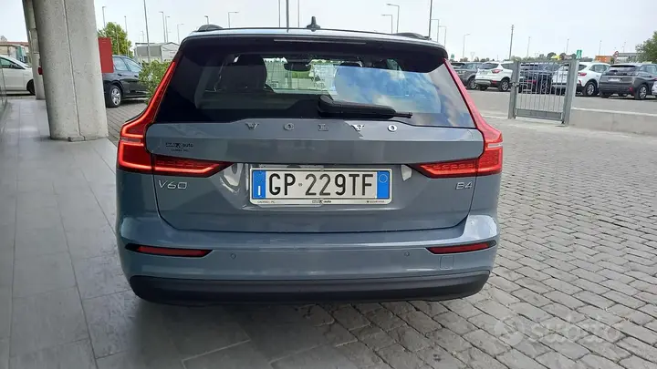 Volvo V60 2023 photo 4