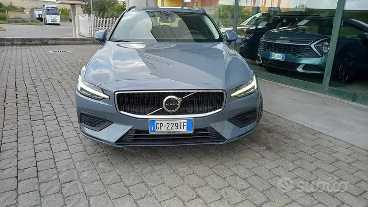 Volvo V60 2023 photo 2