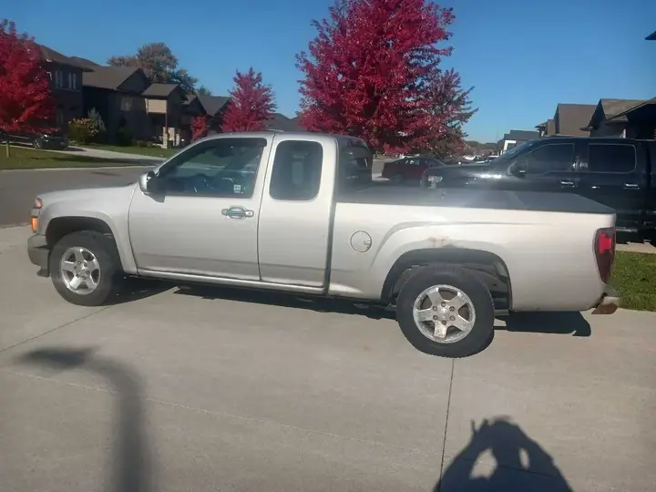 Chevrolet Colorado 2011 photo 2