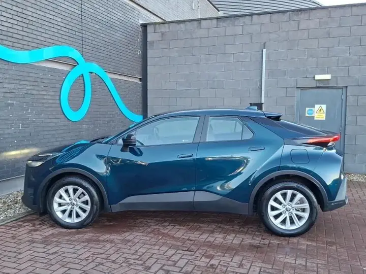 Toyota C-Hr 2025 photo 4