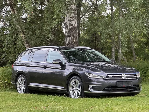 Volkswagen Passat 2018 photo 2