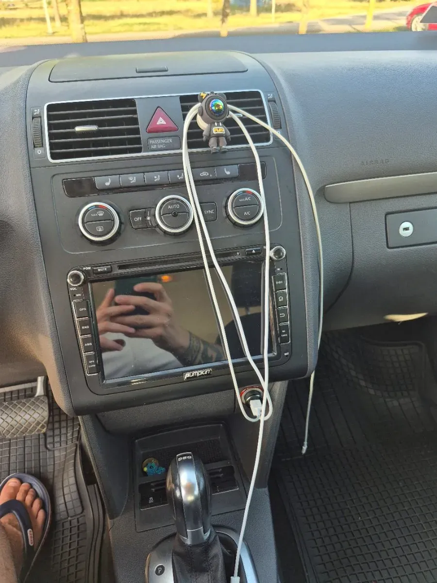 Volkswagen Touran 2012 photo 3