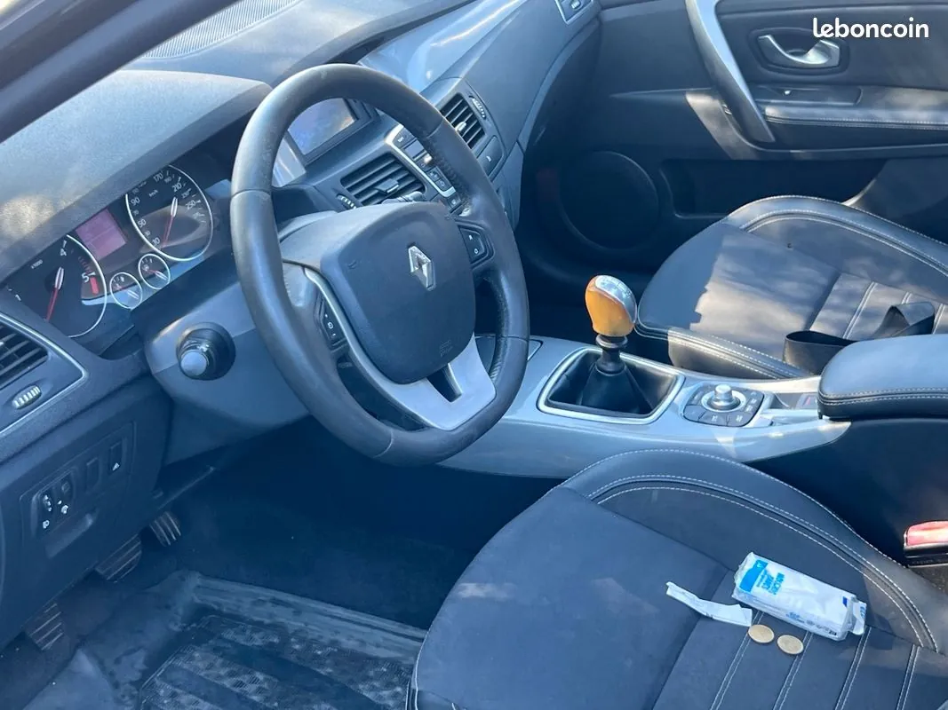 Renault Laguna 2010 photo 3