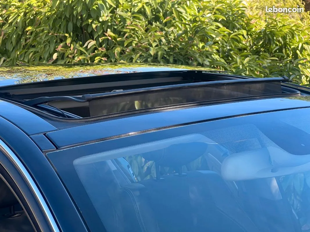 Renault Laguna 2010 photo 2