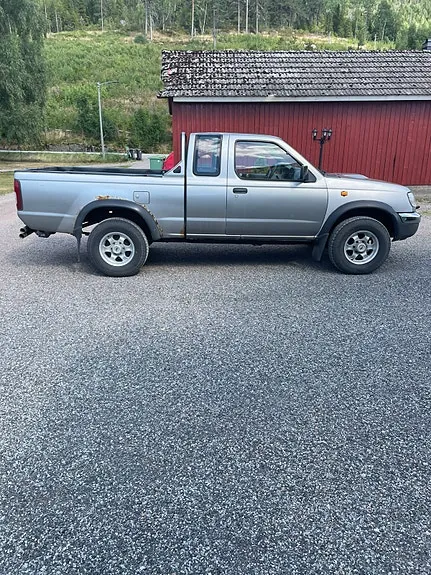 Nissan King Cab 2001 photo 4