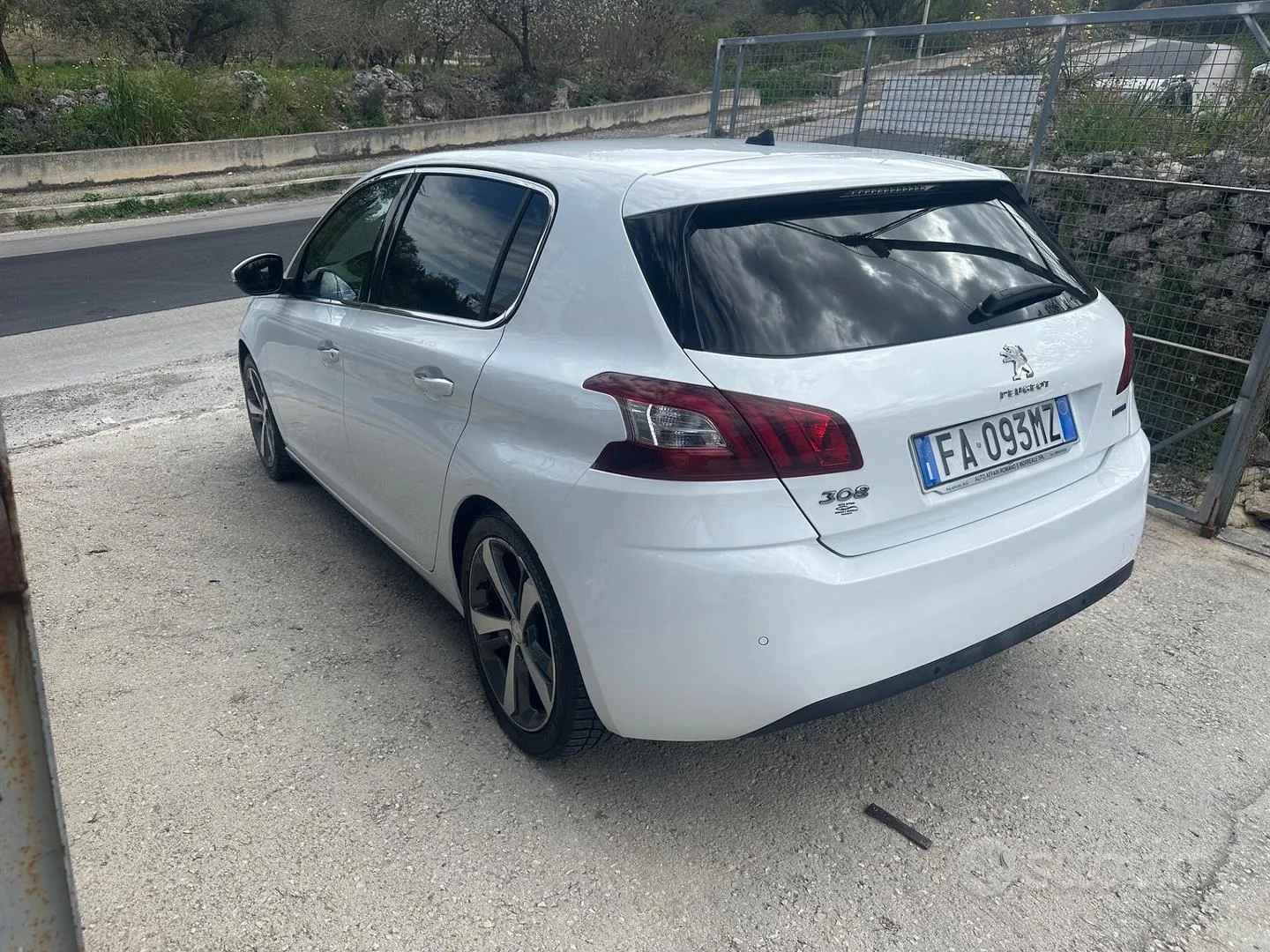Peugeot 308 2015 photo 3