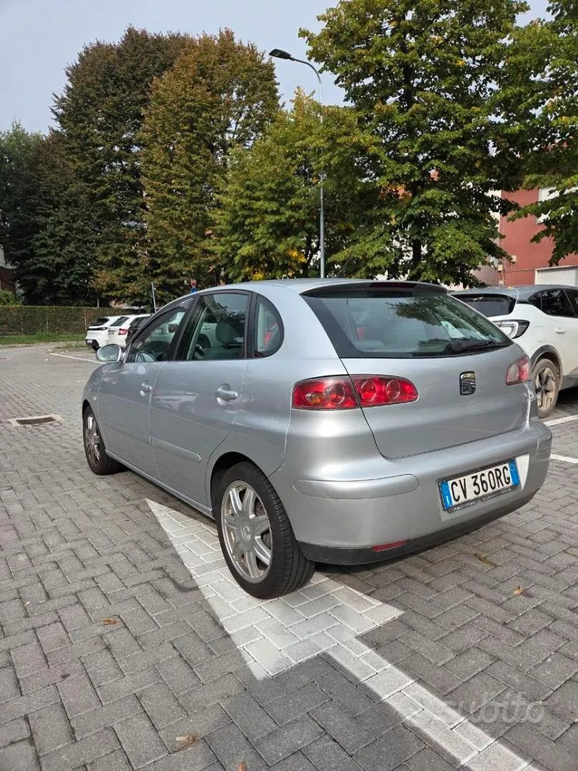 Seat Ibiza 2005 photo 3