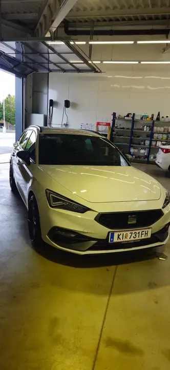 Seat Leon 2023 photo 2