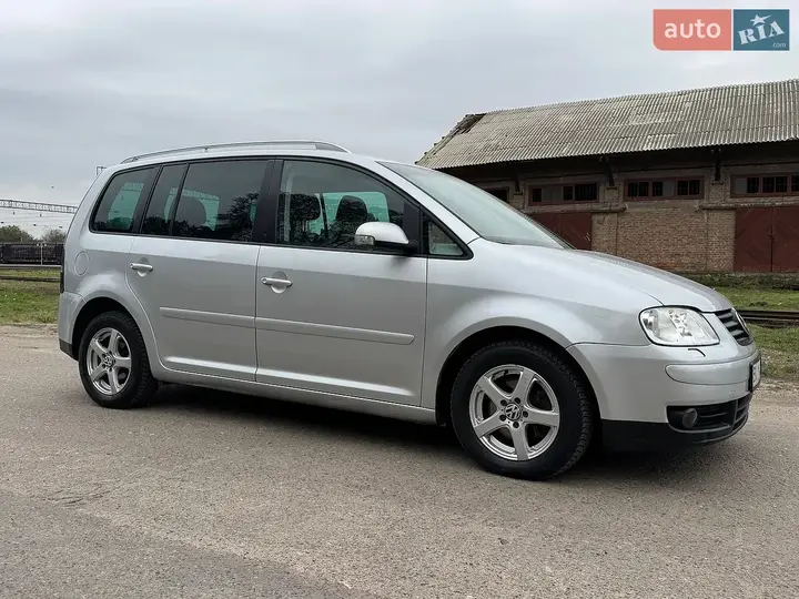 Volkswagen Touran 2006 photo 2
