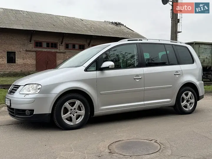 Volkswagen Touran 2006 photo 3