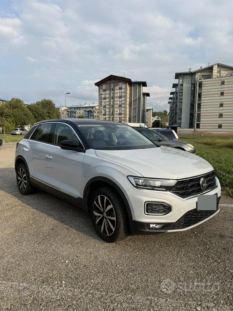 Volkswagen T-Roc 2019 photo 2