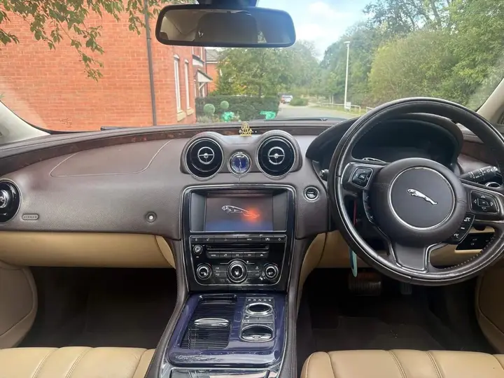 Jaguar Xj 2011 photo 3