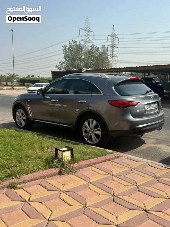 Infiniti Q70 2017 photo 2