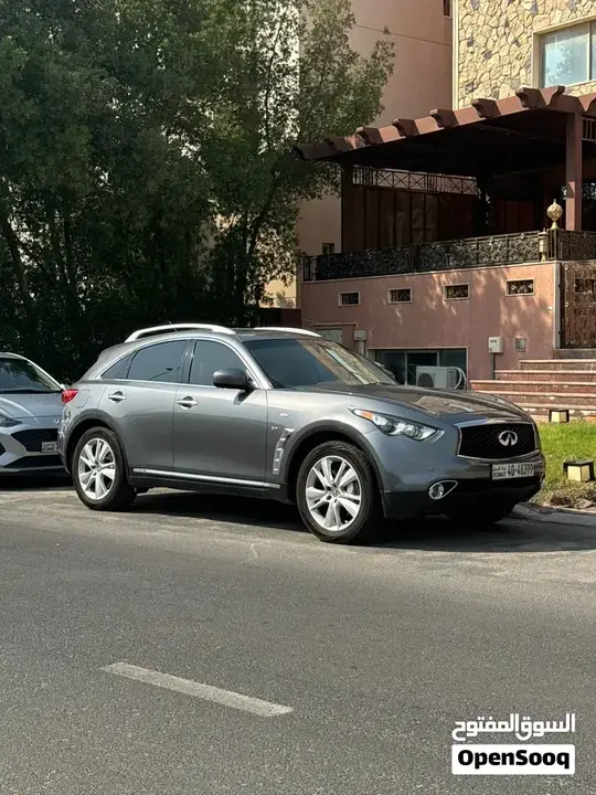 Infiniti Q70
