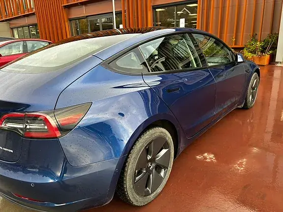 Tesla Model 3 2021 photo 2