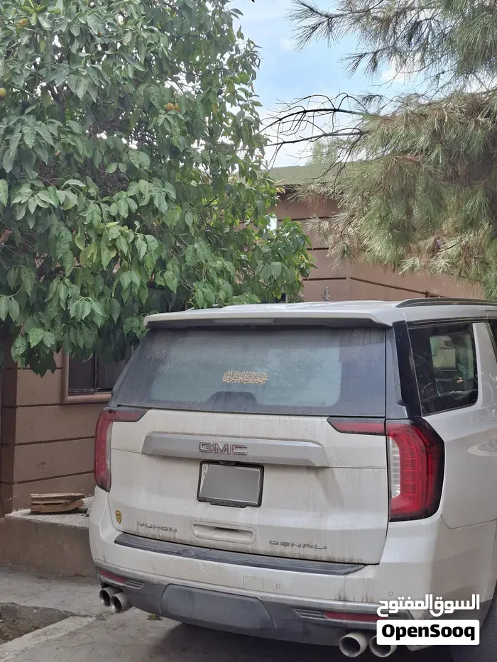 GMC Yukon 2023 photo 2