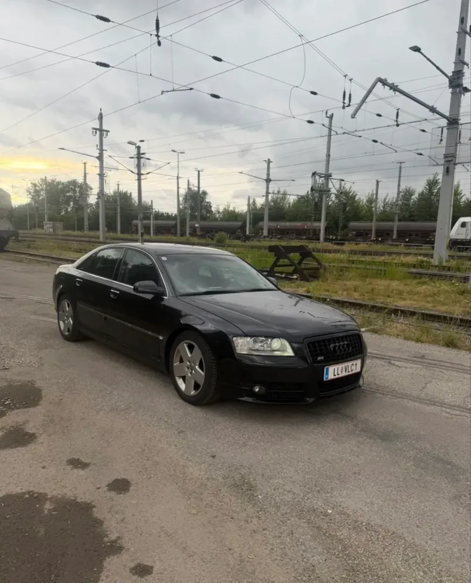 Audi A8 2005 photo 2