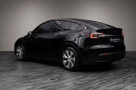 Tesla Model Y 2023 photo 3
