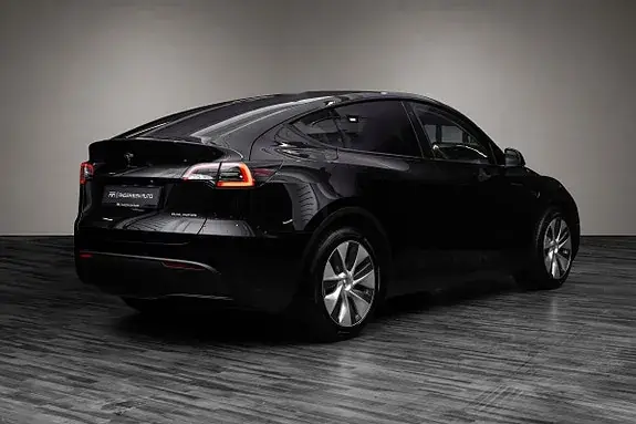 Tesla Model Y 2023 photo 5