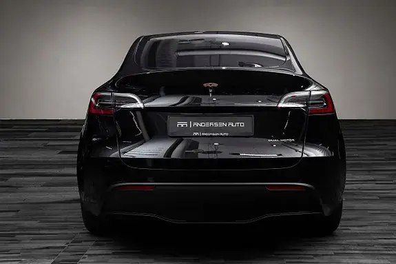 Tesla Model Y 2023 photo 4