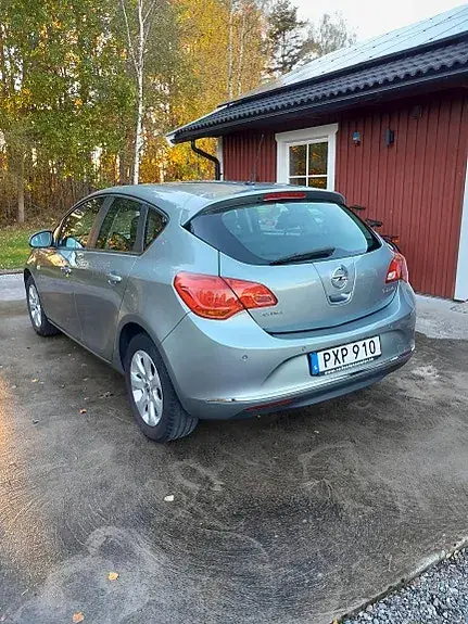 Opel Astra 2015 photo 2