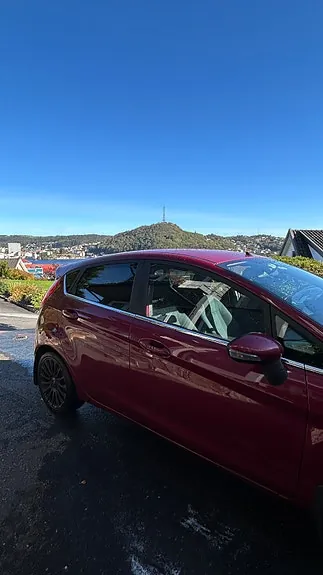 Ford Fiesta 2011 photo 2