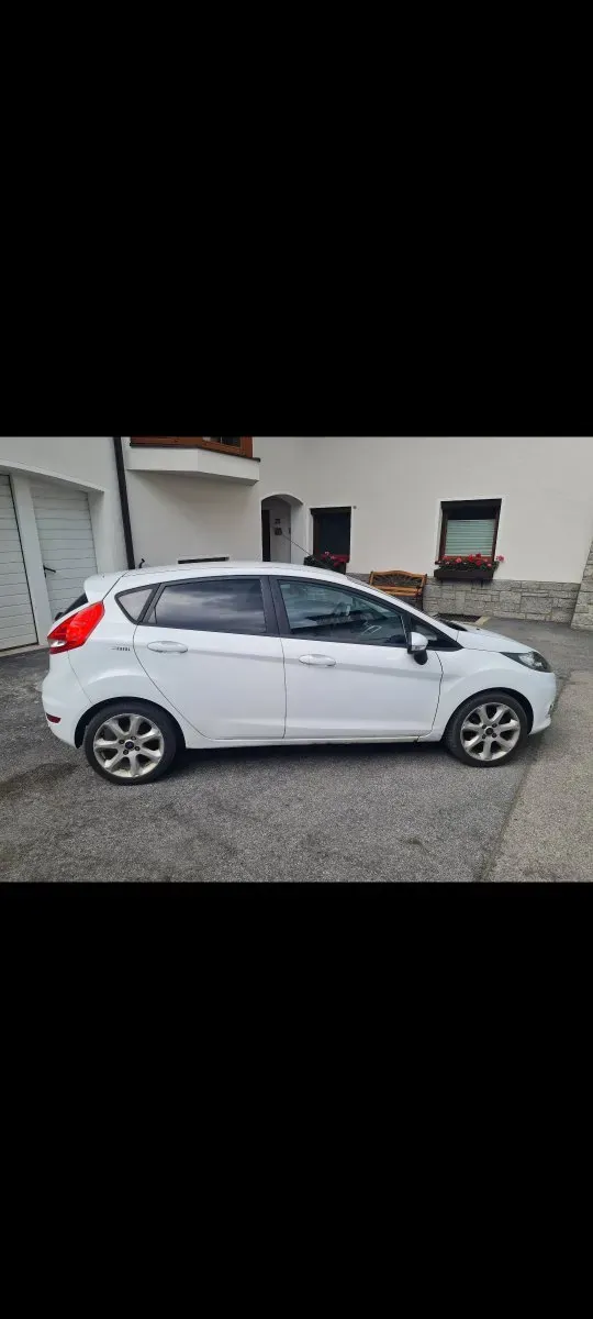 Ford Fiesta 2012 photo 3
