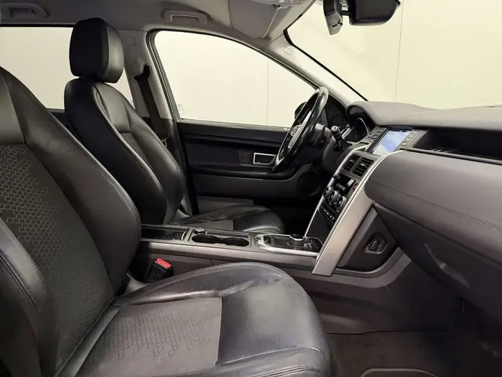 Land Rover Discovery Sport 2016 photo 2