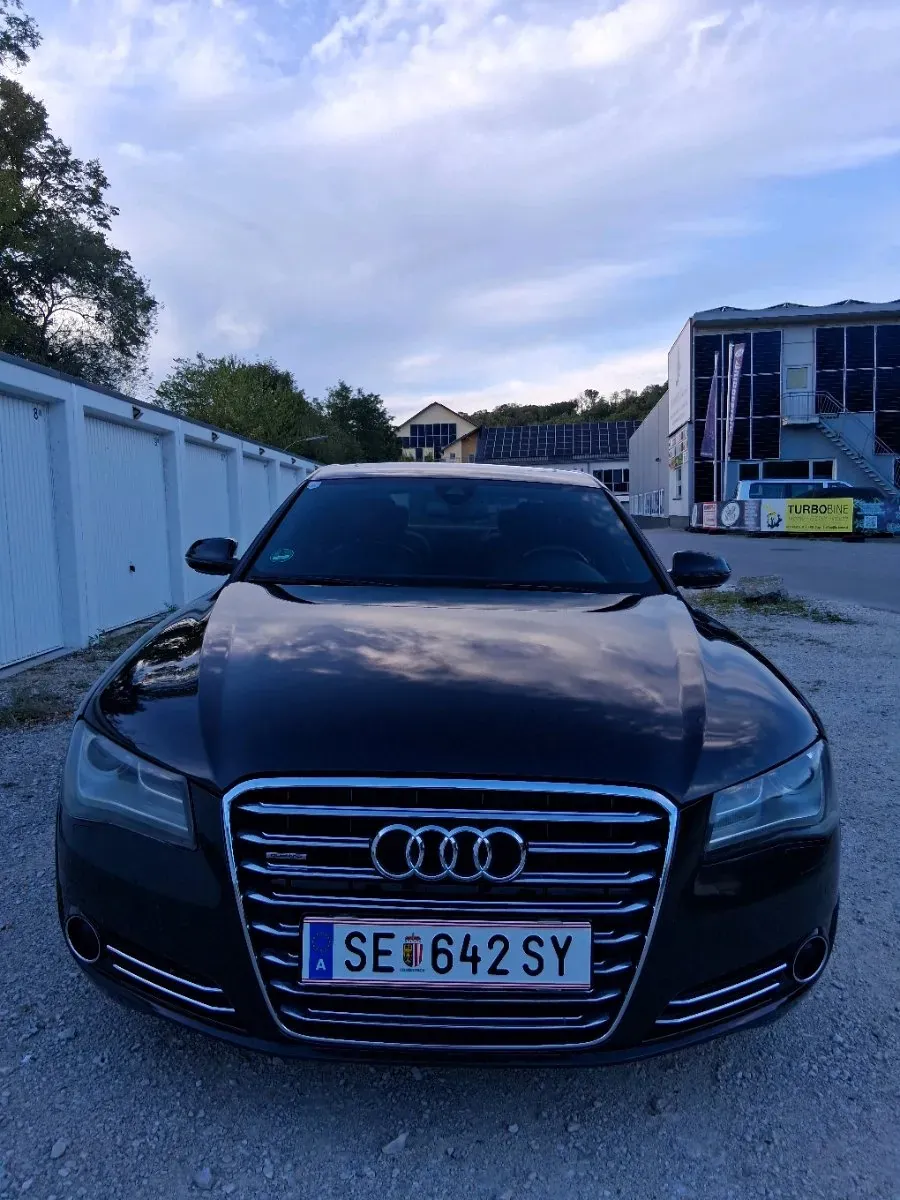 Audi A8 2011 photo 2