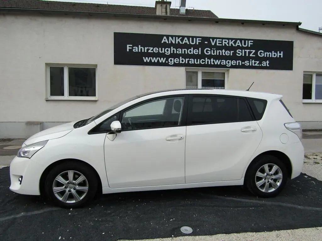 Toyota Verso Active 2014 photo 2