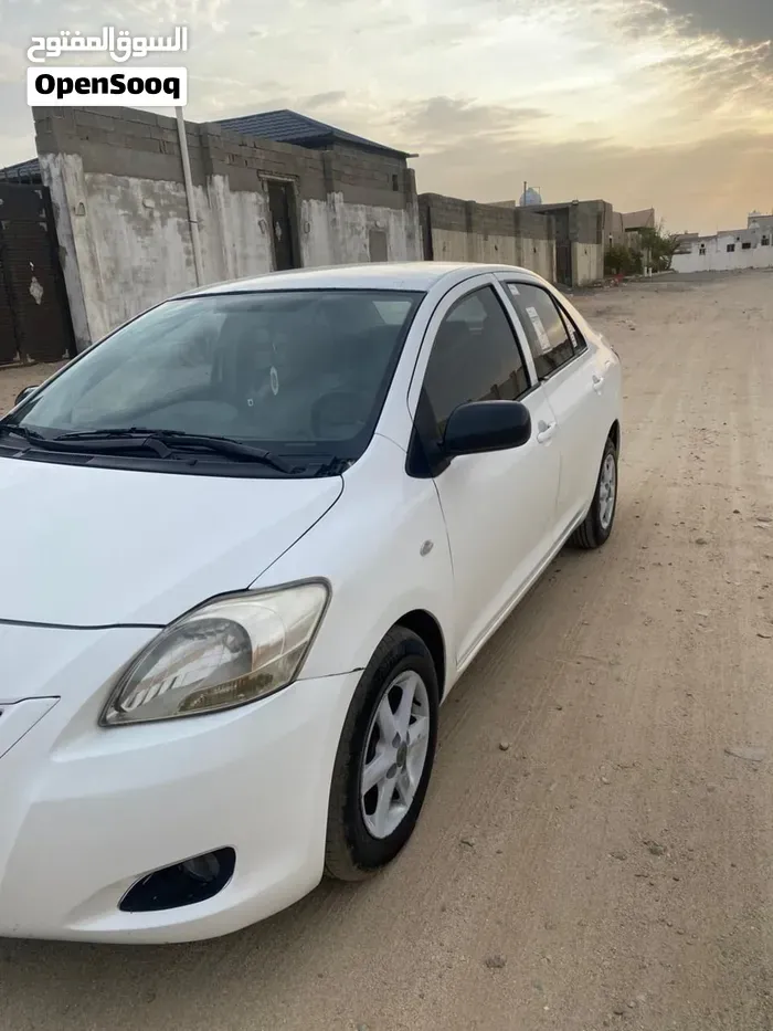 Toyota Yaris 2010 photo 2
