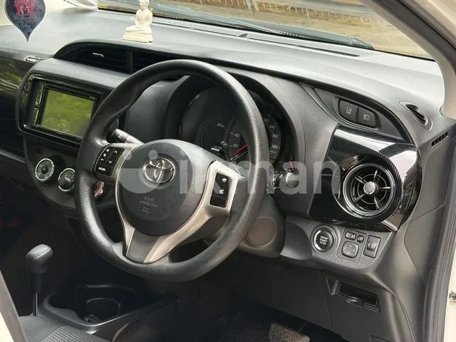 Toyota Vitz 2018 photo 4