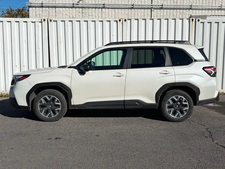 Subaru Forester 2025 photo 2