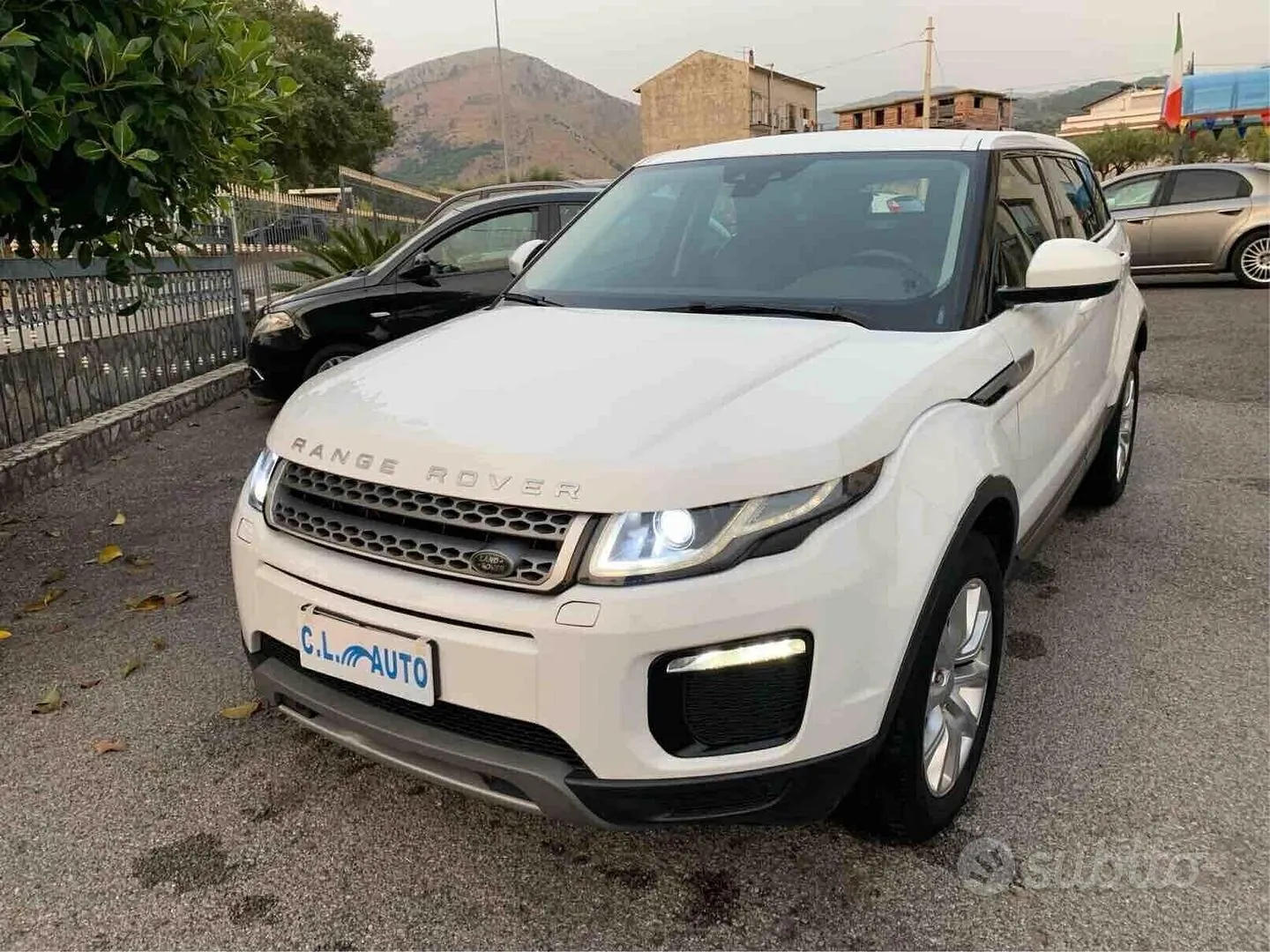 Land Rover Range Rover Evoque 2019 photo 2