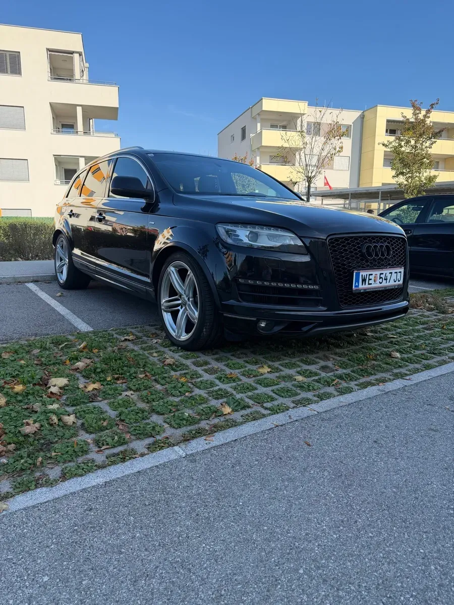 Audi Q7 2010 photo 2