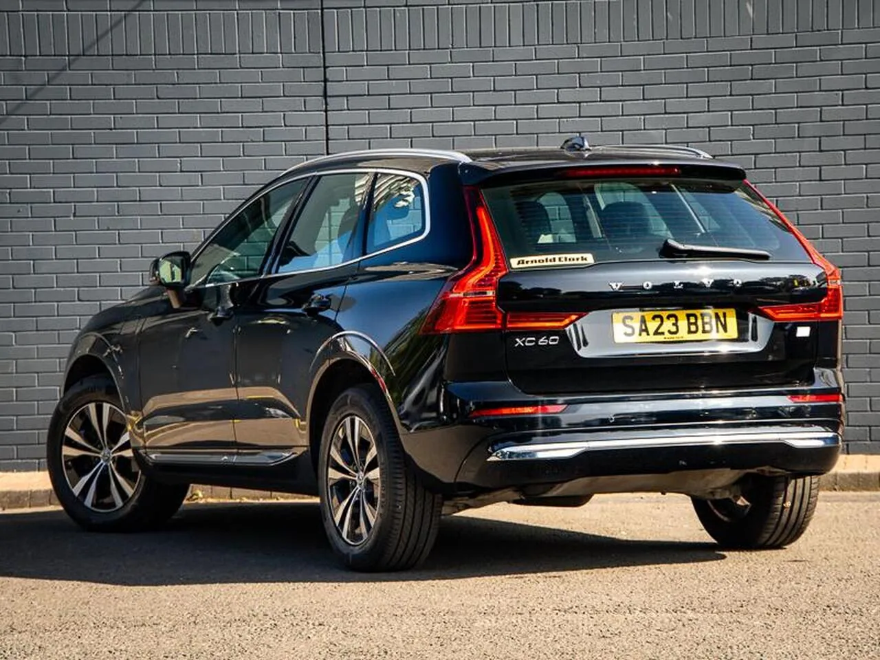 Volvo Xc60 2023 photo 2