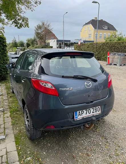 Mazda 2 2010 photo 2