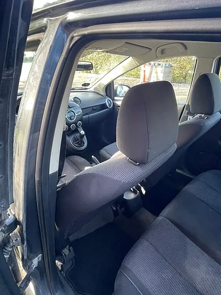 Mazda 2 2010 photo 4