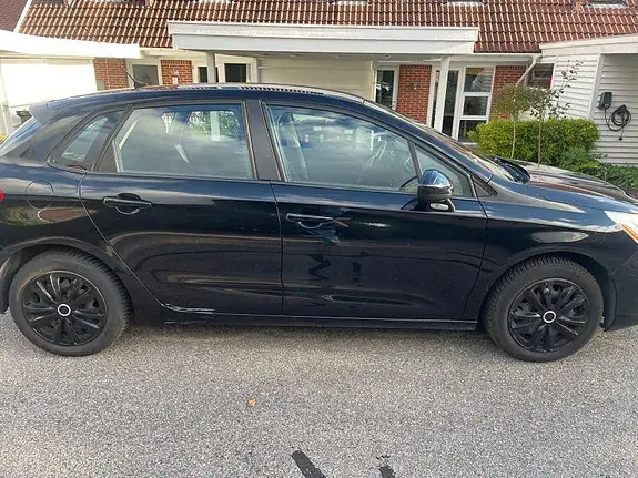Citroen C4 2012 photo 3