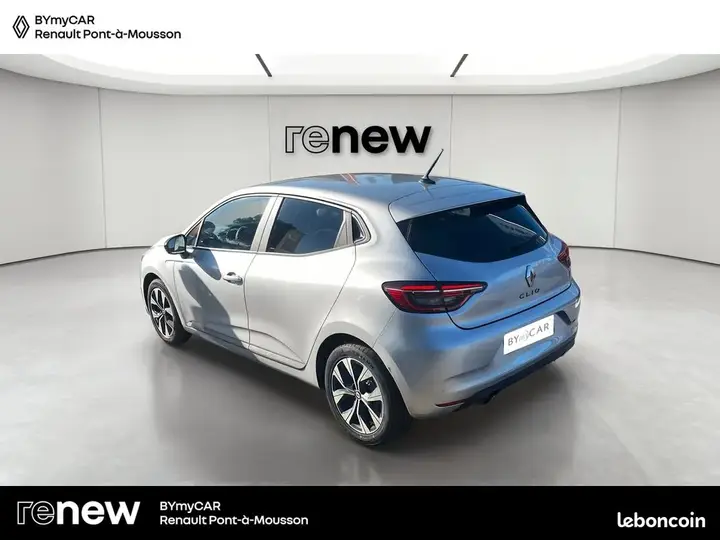 Renault Clio 2023 photo 3